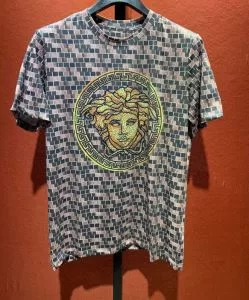 世界共通のアイテム ヴェルサーチ VERSACE 是非ともオススメしたい 半袖Tシャツ 試してみよう