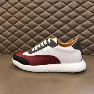 ランニングシューズ 今年の流行りファション エルメス やっぱり優しい色 HERMES 【2020秋冬トレンド】押さえておきたい