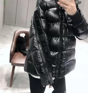 絶対おさえるべきカラーと最新 MONCLER 2020年秋冬に欠かせない モンクレール ダウンジャケット2色可選 寒い季節にピッタリの一枚