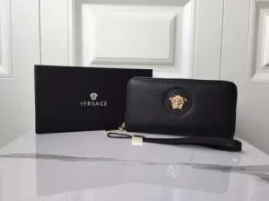 ヴェルサーチVERSACE 財布 2020年春夏のトレンドアイテム クラシカルな雰囲気