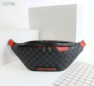 ルイ ヴィトン LOUIS VUITTON ショルダーバッグ 夏の大人カジュアルスタイル 2020年の春夏に着たい