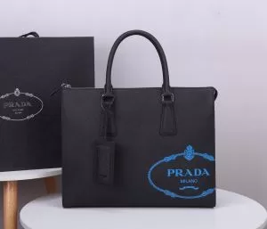 プラダ絶対に見逃せない PRADA 老舗ブランド ビジネスバッグ 累積売上総額第１位