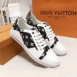 LOUIS VUITTON 秋にこれがはやりそう ルイ ヴィトン注目の秋ファッション一番 ランニングシューズ 2020秋冬トレンド押さえておきたい