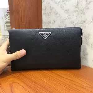 プラダ おススメの秋冬アイテムをCHECK PRADA 2020トレンドファッション新品 ポーチ 今季トレンドをうまく取り