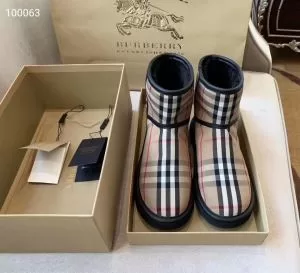 大人かわいい秋冬コーデを楽しみ バーバリー おしゃれ度アップ秋冬コレクション BURBERRY レザーブーツ 2020秋のファッショントレンドはこれ