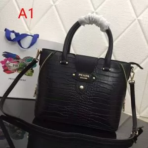 ブランドの話題の新作も プラダ PRADA ハンドバッグ 4色可選 《2020年》今、注目のストリート