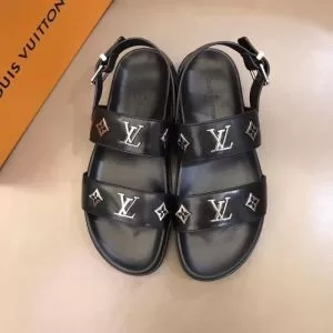 サンダル 清潔感のある肌見せ ルイ ヴィトン 魅力的な今年らしい LOUIS VUITTON おしゃれな夏ファッション2020