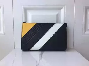 秋冬流行20202020年人気色　フェンディ機能性や暖かさ着用感すごい　 FENDI 20202020年AW人気ブランド　ハンドバッグ