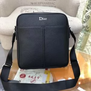 普段のファッション ディオール DIOR 大人気のブランドの新作 ミニバッグ 取り入れやすい