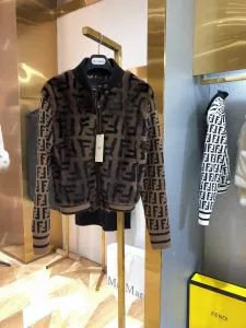 【2020秋冬】今きてる最先端ブランド　フェンディ FENDI　現在流行中のおすすめ人気　ハーフコート　トレンド入り確実最新コレクション