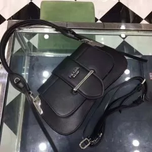 人気デザインで欲しい 最近人気一番 PRADA プラダ ハンドバッグ 多色可選 大流行中