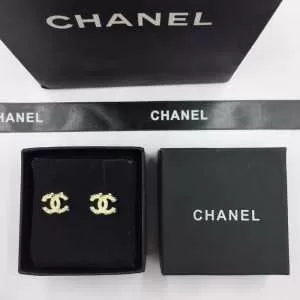 シャネル CHANEL デザイン抜群のアイテム ピアス ぜひ今年のトレンドをチェック 2020年春夏流行ファッション