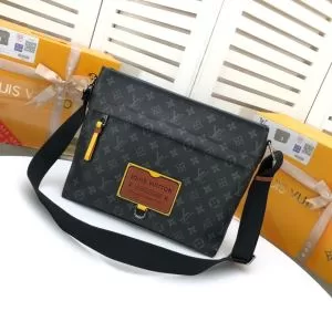LOUIS VUITTON やはり人気ブランド ルイ ヴィトン お値段もお求めやすい レディースバッグ
