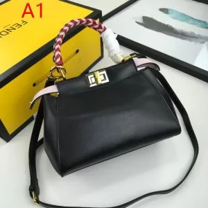 カジュアルさ フェンディ2020即旬な装いに FENDI 多色選択可 きちんと感が抜群 きれいめ上品に レディースバッグ