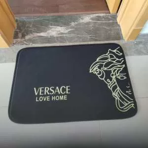 ラグカーペット プレゼントとしても最適 ヴェルサーチ 吸水性と乾燥性に優れた VERSACE 2020春夏も引き続きトレンド
