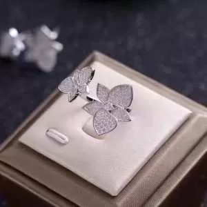 春夏のトレンドアイテム カルティエ CARTIER 大人カジュアル夏ファッション2020リング指輪 抜け感のあるキレイめ