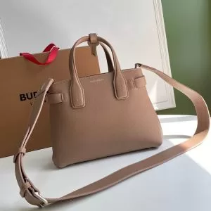 海外でも大人気 レディースバッグ バーバリー 日本未入荷カラー BURBERRY 注目を集めてる