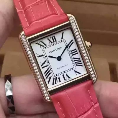 魅力的 2020 CARTIER カルティエ サファイヤクリスタル風防 スイスムーブメントETA2671 女性用腕時計 3色可選