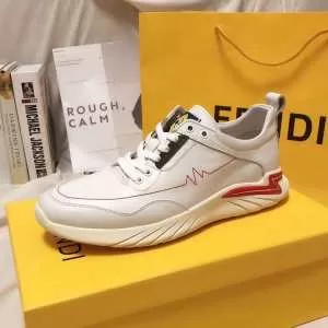 ランニングシューズ 今年らしい新しい人気色 フェンディ【2020秋冬】今きてる最先端ブランド FENDI 現在流行中のおすすめ人気