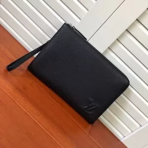 ポーチ 最新秋冬トレンドをチェック202020秋冬 ルイ ヴィトン 絶対おさえるべきカラーと最新 LOUIS VUITTON 今年の流行りファション