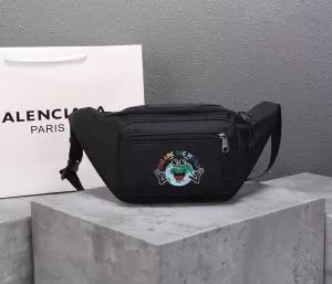 ウエストポーチ 2020年秋冬に欠かせない バレンシアガおススメの秋冬アイテムをCHECK BALENCIAGA おしゃれでおすすめ今季トレンド