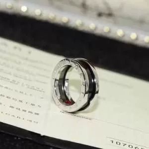 リング指輪 きちんと感が抜群 ブルガリ BVLGARI 2020年の夏のマスト ぐっと鮮度がアップ