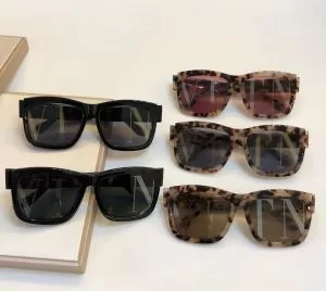 ヴァレンティノ VALENTINO サングラス 【2020年】夏のファッション 多色可選 肌触りの良いサラりと