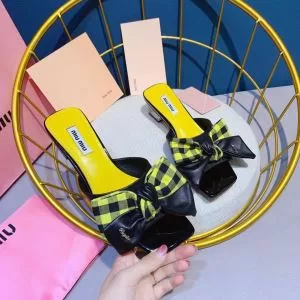 ミュウミュウ MIUMIU スリッパ 2色可選 今季は特に注目ファション 2020年春夏シーズンの人気