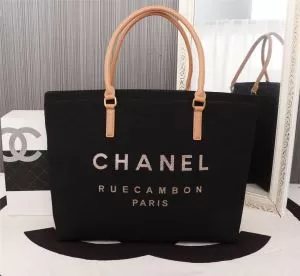 レディースバッグ ぜひ今年のトレンドをチェック シャネル2020年春夏流行ファッション CHANEL デザイン抜群のアイテム 2色選択可