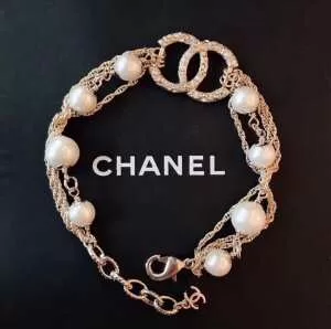 シャネル普段のファッション CHANEL 大人気のブランドの新作 ブレスレット取り入れやすい