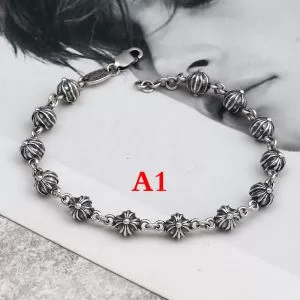 風通しの良いフレア ブレスレット オシャレな印象に クロムハーツ CHROME HEARTS 夏の大人カジュアルスタイル