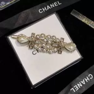 に着たい 今シーズン人気のアイテム シャネル CHANEL ブローチ