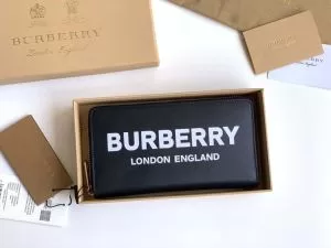 202020秋冬トレンドファッション バーバリー BURBERRY 最新秋冬トレンドをチェック 財布ウォレット 秋冬流行りファション