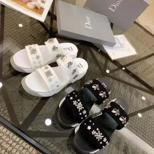 《2020年》今、注目のストリート 魅力的なカラー使い ディオール DIOR サンダル 2色可選