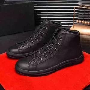 おしゃれなファッションコーデ ランニングシューズ 2020トレンド秋冬おすすめ安い プラダ PRADA 秋冬にお世話になる定番
