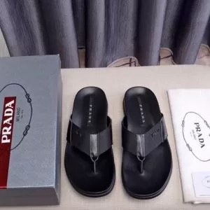 リラックススタイルが実現 サンダル 2020年最新ファッション プラダ PRADA リラックス感のあるゆったり