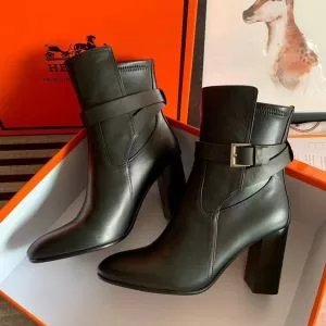 人気ファッション雑誌でも掲載 レザーブーツ 最重要2020秋冬トレンド エルメス HERMES 最新トレンドコーデおすすめ
