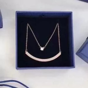 ネックレス 夏に良く似合うちょっと新品 おしゃれな夏ファッション2020 スワロフスキー SWAROVSKI