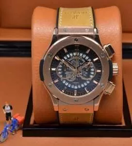 一味違うケーブル編みが魅力満点 2020 HUBLOT ウブロ 輸入クオーツムーブメント ラバー 男性用腕時計 3色可選