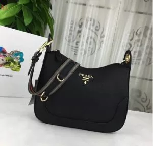 PRADA プラダ ショルダーバッグ ファッションの最先端 3色可選 2020年春夏シーズン