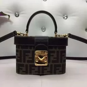 一味違うデザイン フェンディ有名人同じアイテム FENDI マザーバッグ 圧倒的人気新着