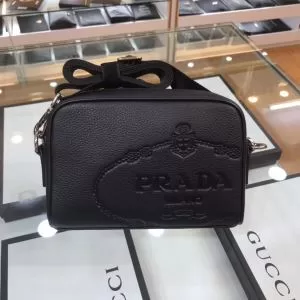 シンプルなファッション ミニバッグ プラダ 2020モデル PRADA