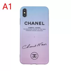 2色可選 絶妙な大人っぽさと遊び心 20202020秋冬流行色紹介 シャネル CHANEL ケータイケース