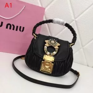 流行ファッション 夏大人気のアイテム ミュウミュウ MIUMIU ハンドバッグ 3色可選