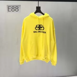 流行ファッション パーカー おしゃれな大人の着こなし バレンシアガ BALENCIAGA ファッションにトレンド