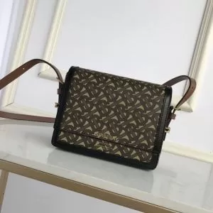 レディースバッグ この時期の一番人気は バーバリー さらに魅力的 BURBERRYシンプルなファッション