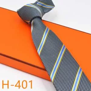 エルメス2020秋冬トレンド押さえておきたい HERMES ネクタイ オシャレスタイルが今年流
